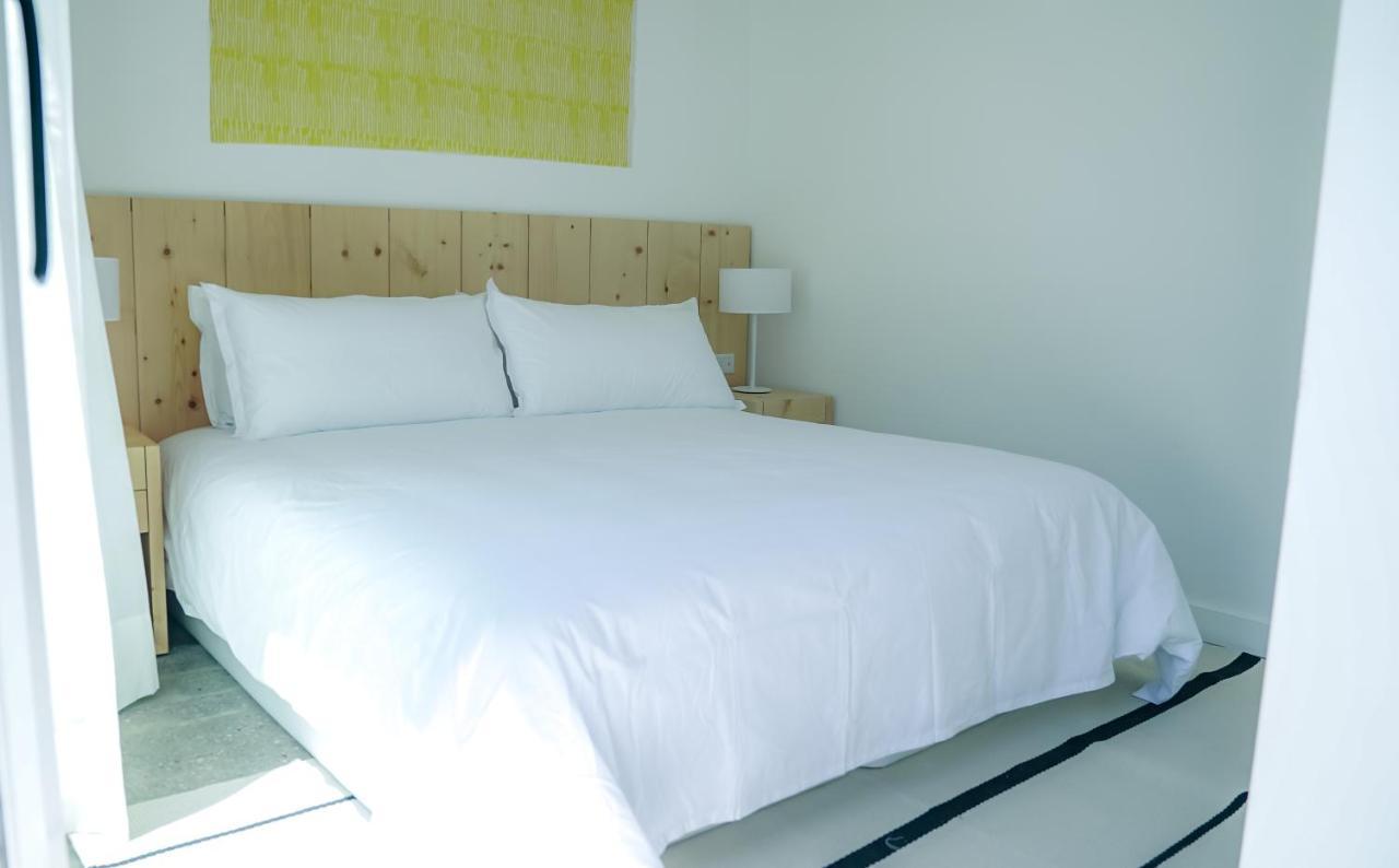 Casagrande Hotel & Beach Club 호세 이그나시오 외부 사진 A bed with a duvet